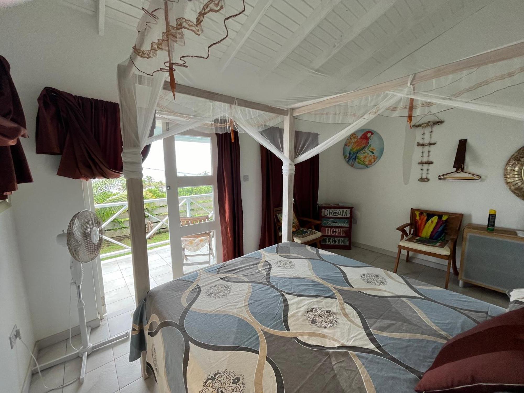 Waves Villa Guesthouse Kingstown Buitenkant foto