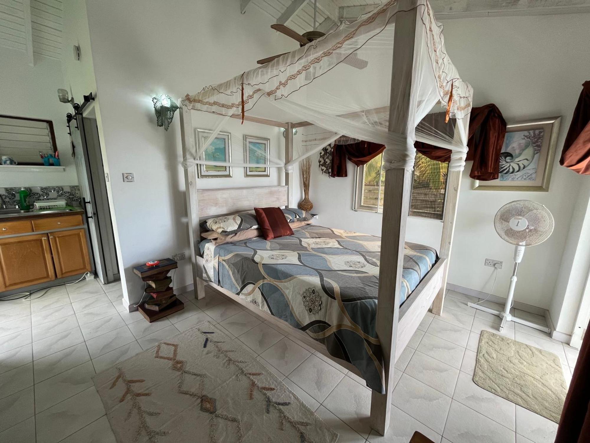 Waves Villa Guesthouse Kingstown Buitenkant foto