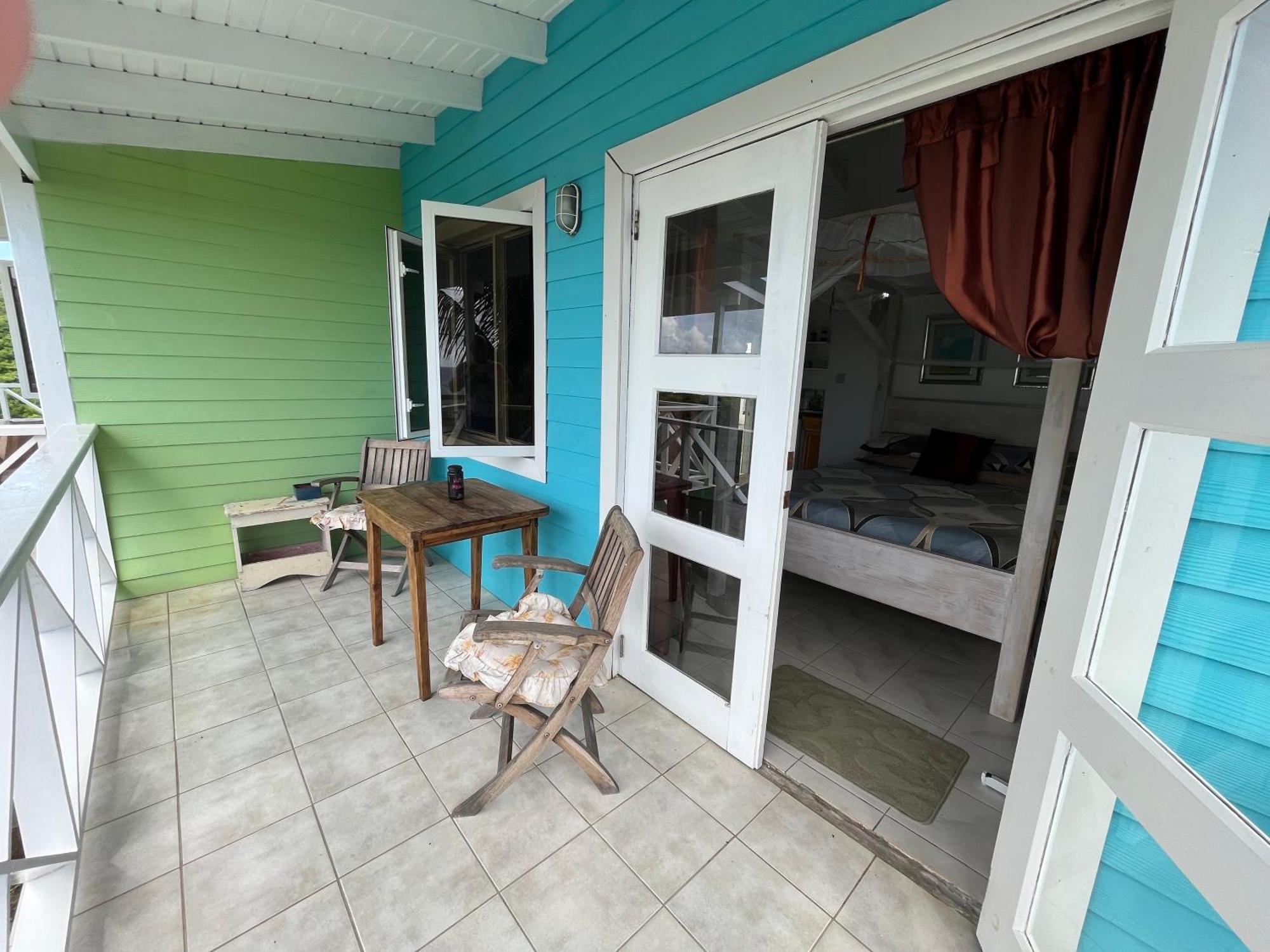 Waves Villa Guesthouse Kingstown Buitenkant foto