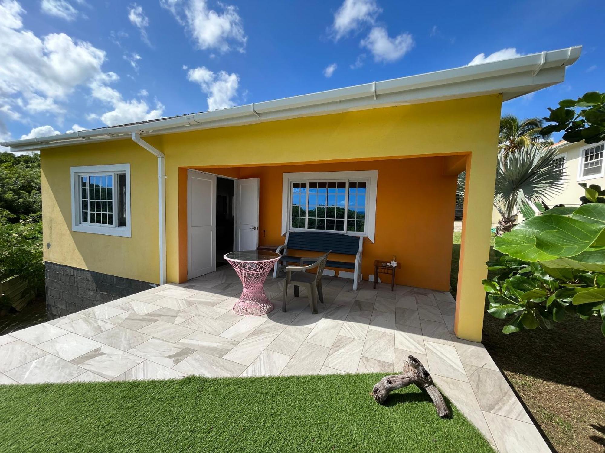 Waves Villa Guesthouse Kingstown Buitenkant foto