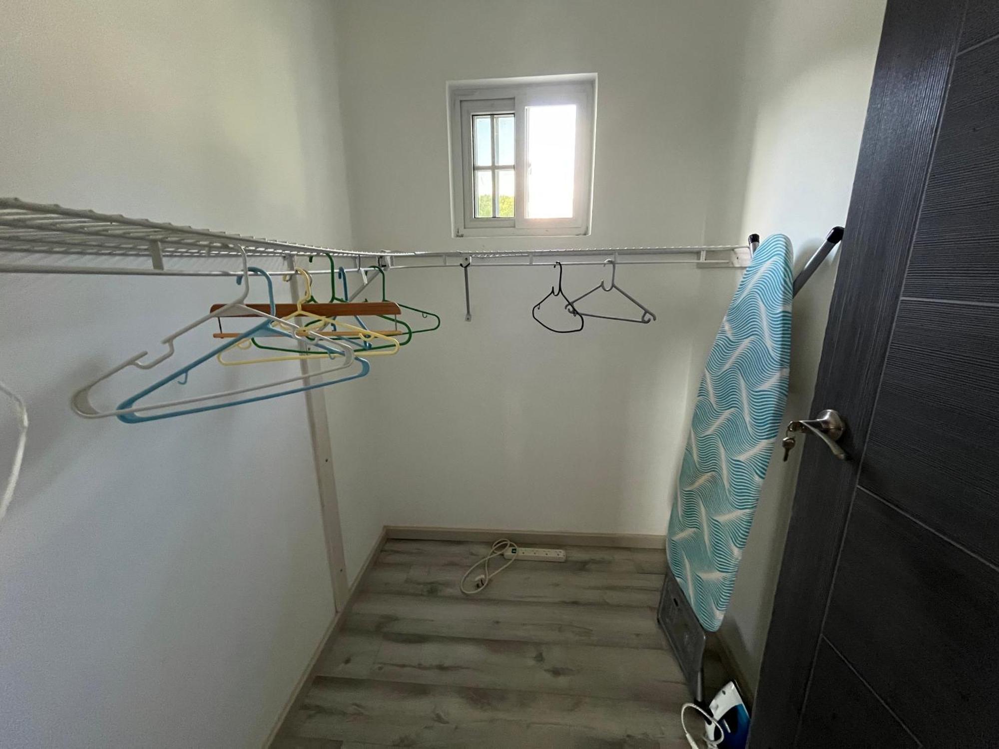 Waves Villa Guesthouse Kingstown Buitenkant foto
