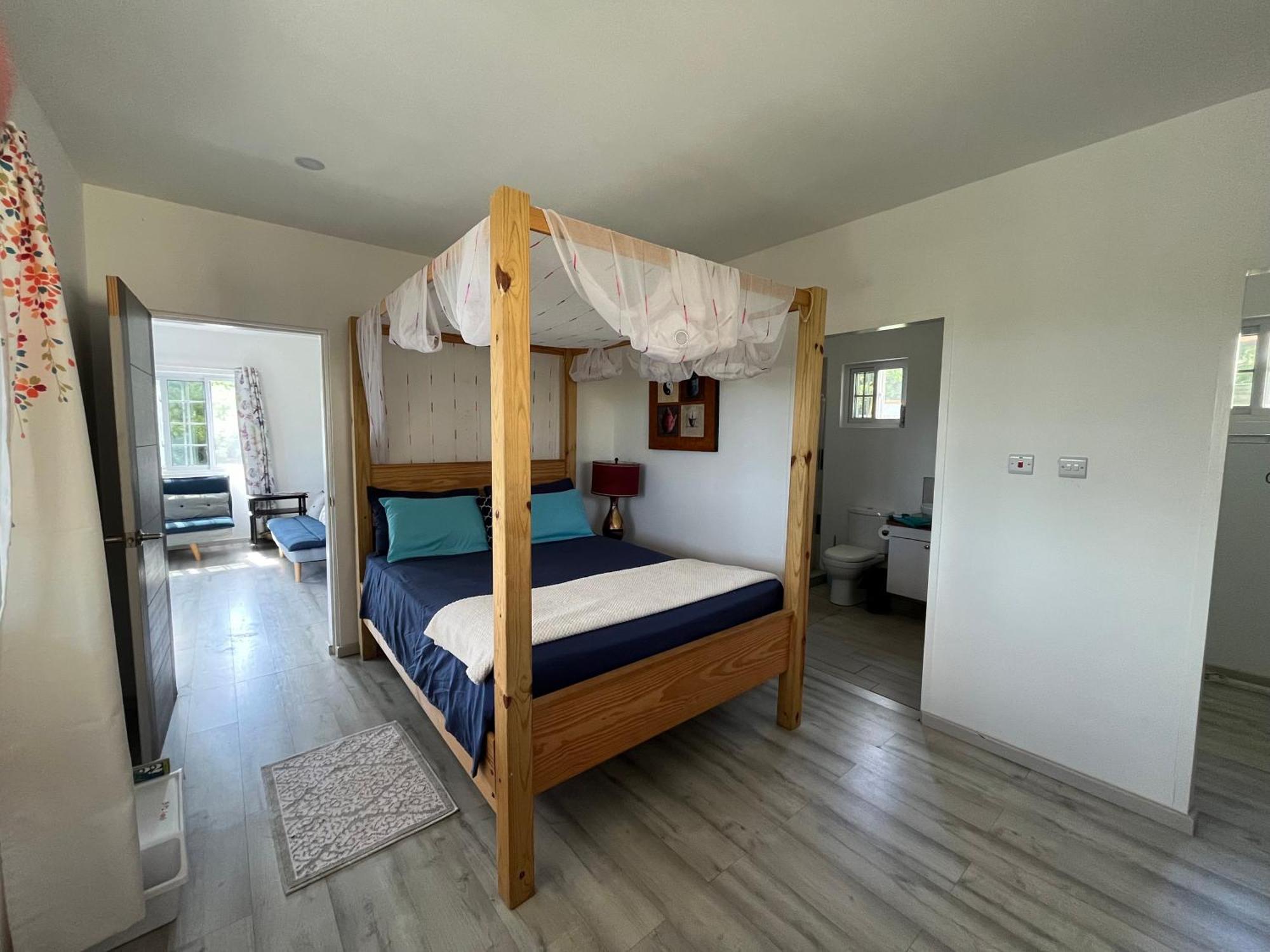 Waves Villa Guesthouse Kingstown Buitenkant foto