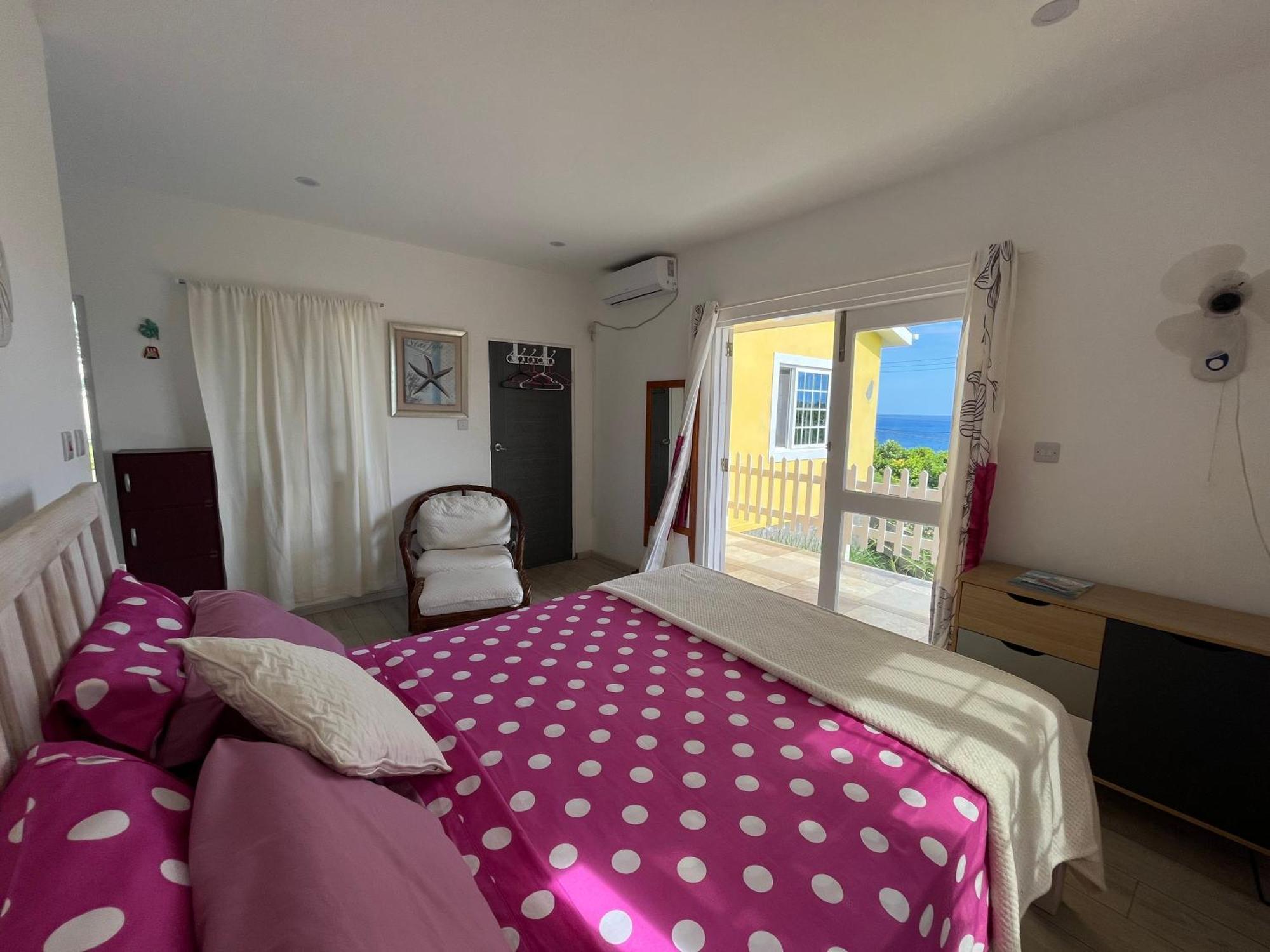 Waves Villa Guesthouse Kingstown Buitenkant foto