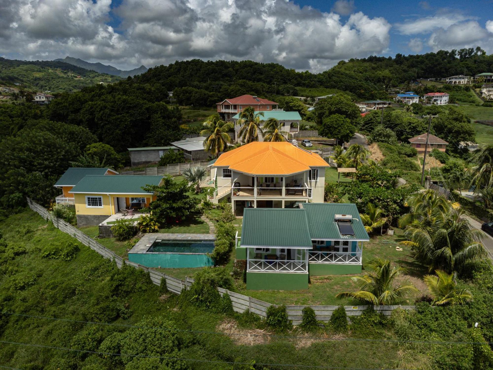 Waves Villa Guesthouse Kingstown Buitenkant foto