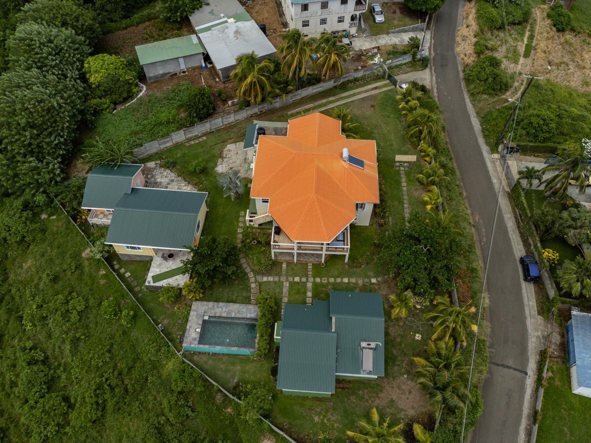 Waves Villa Guesthouse Kingstown Buitenkant foto