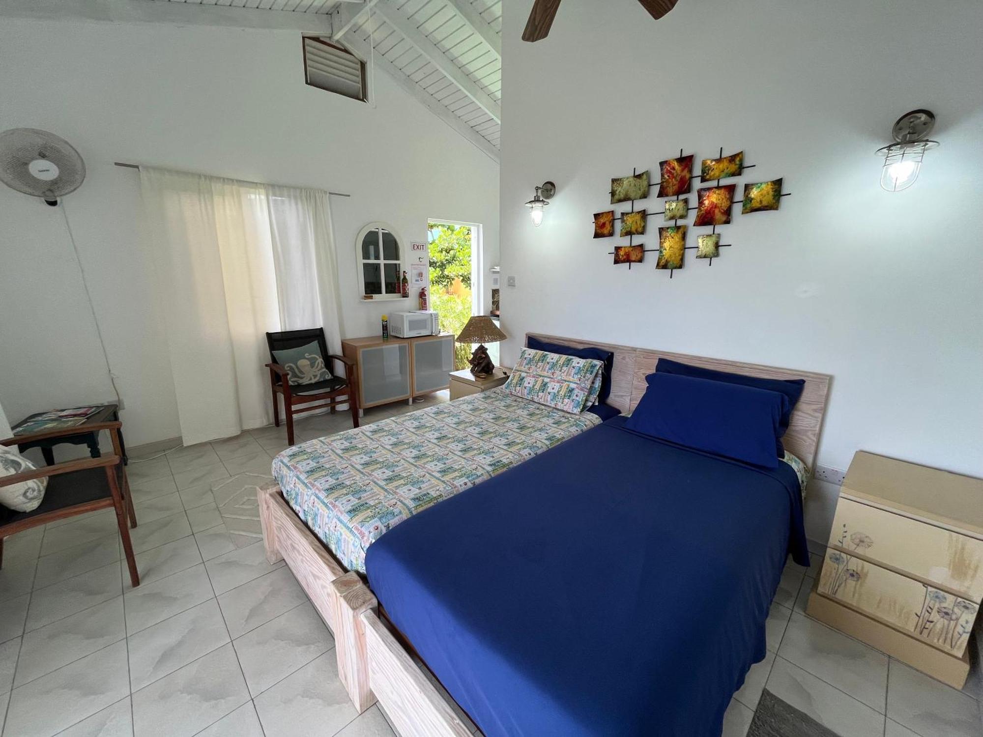 Waves Villa Guesthouse Kingstown Buitenkant foto