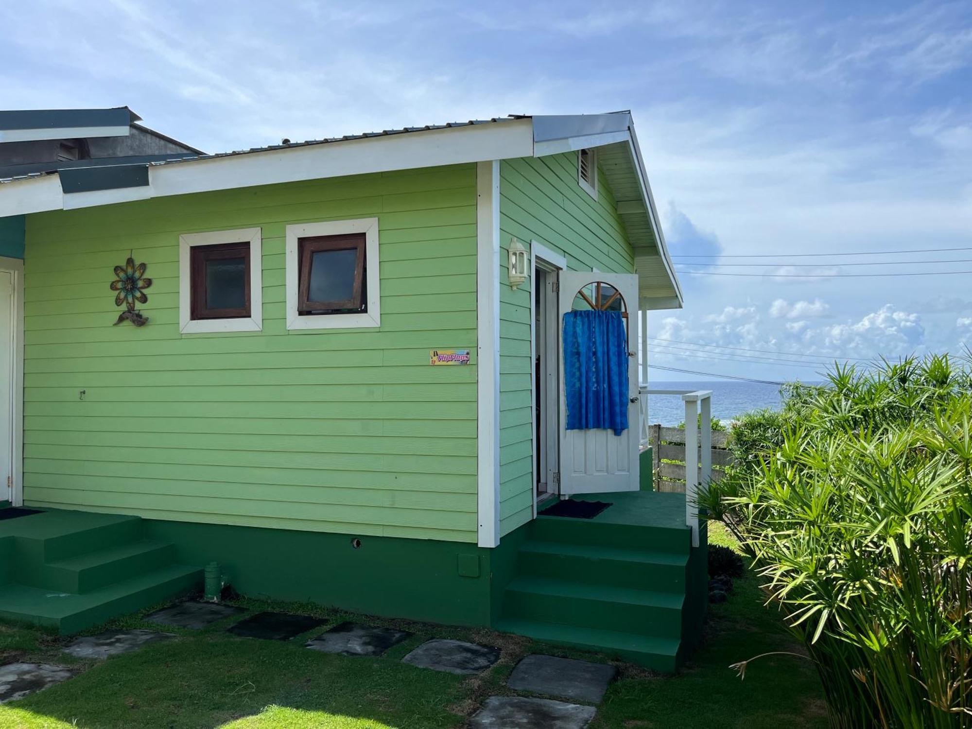 Waves Villa Guesthouse Kingstown Buitenkant foto