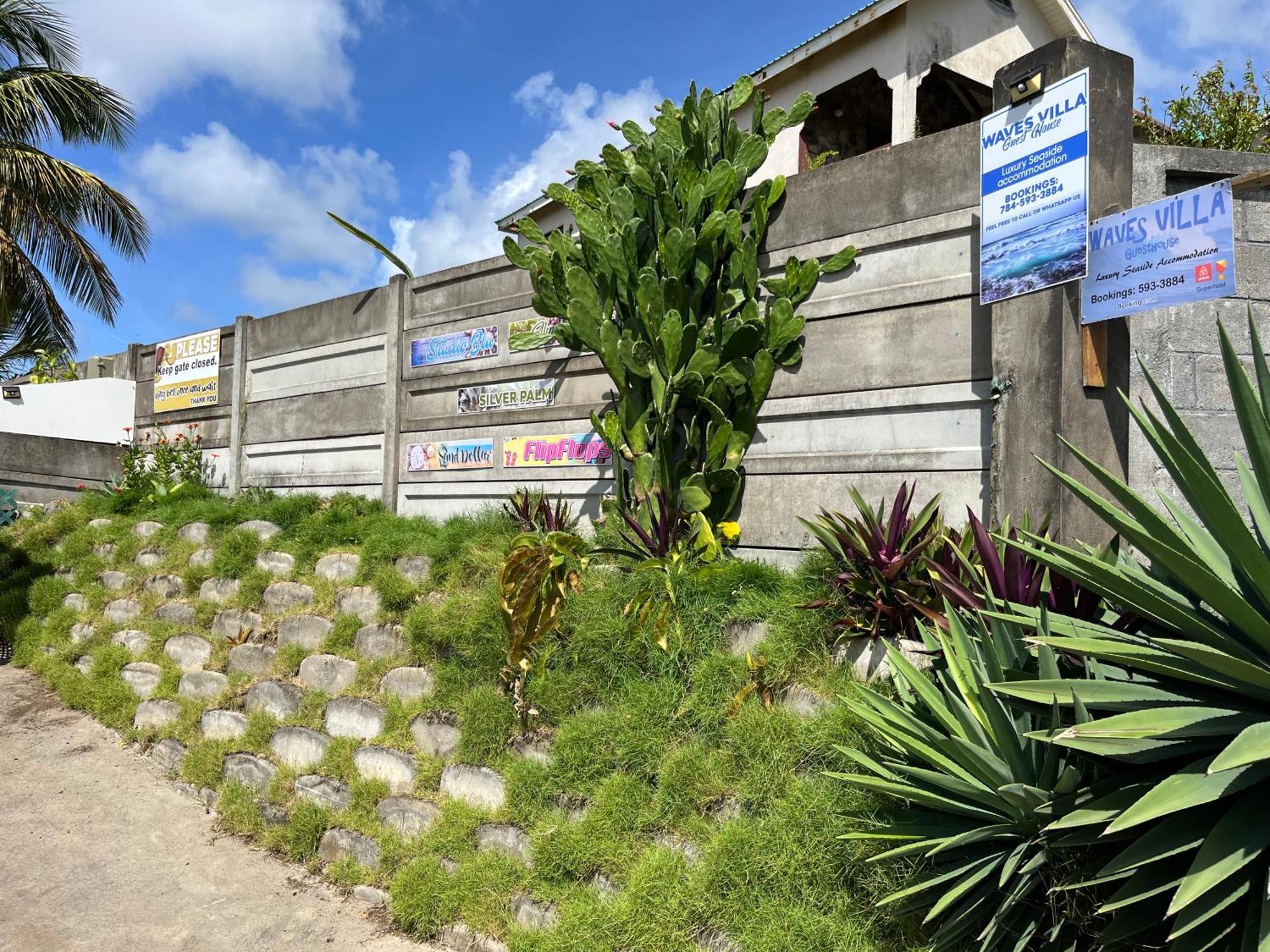 Waves Villa Guesthouse Kingstown Buitenkant foto