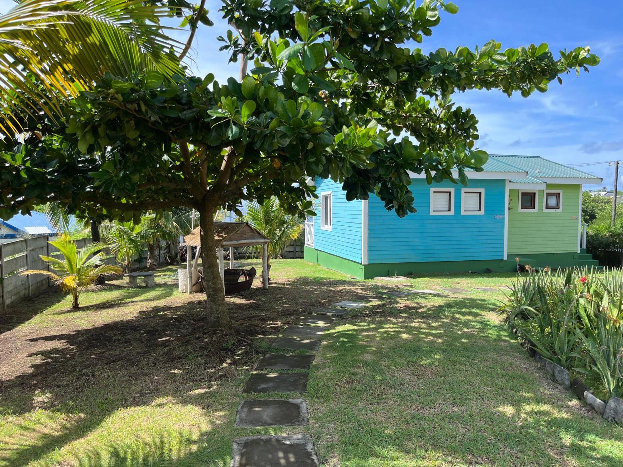 Waves Villa Guesthouse Kingstown Buitenkant foto