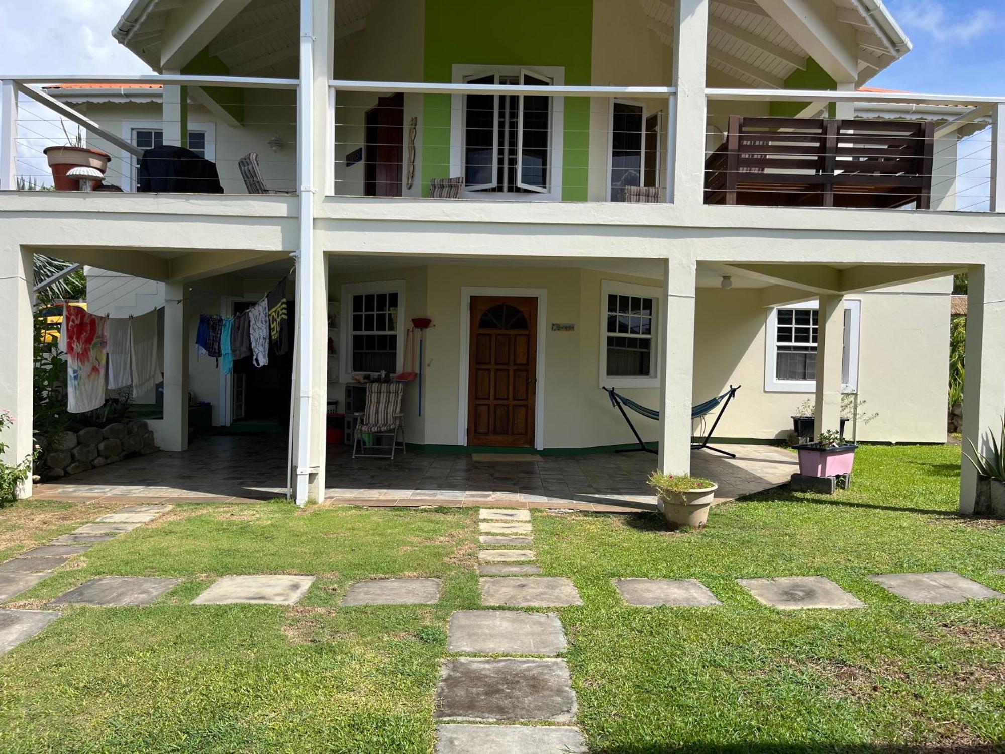 Waves Villa Guesthouse Kingstown Buitenkant foto